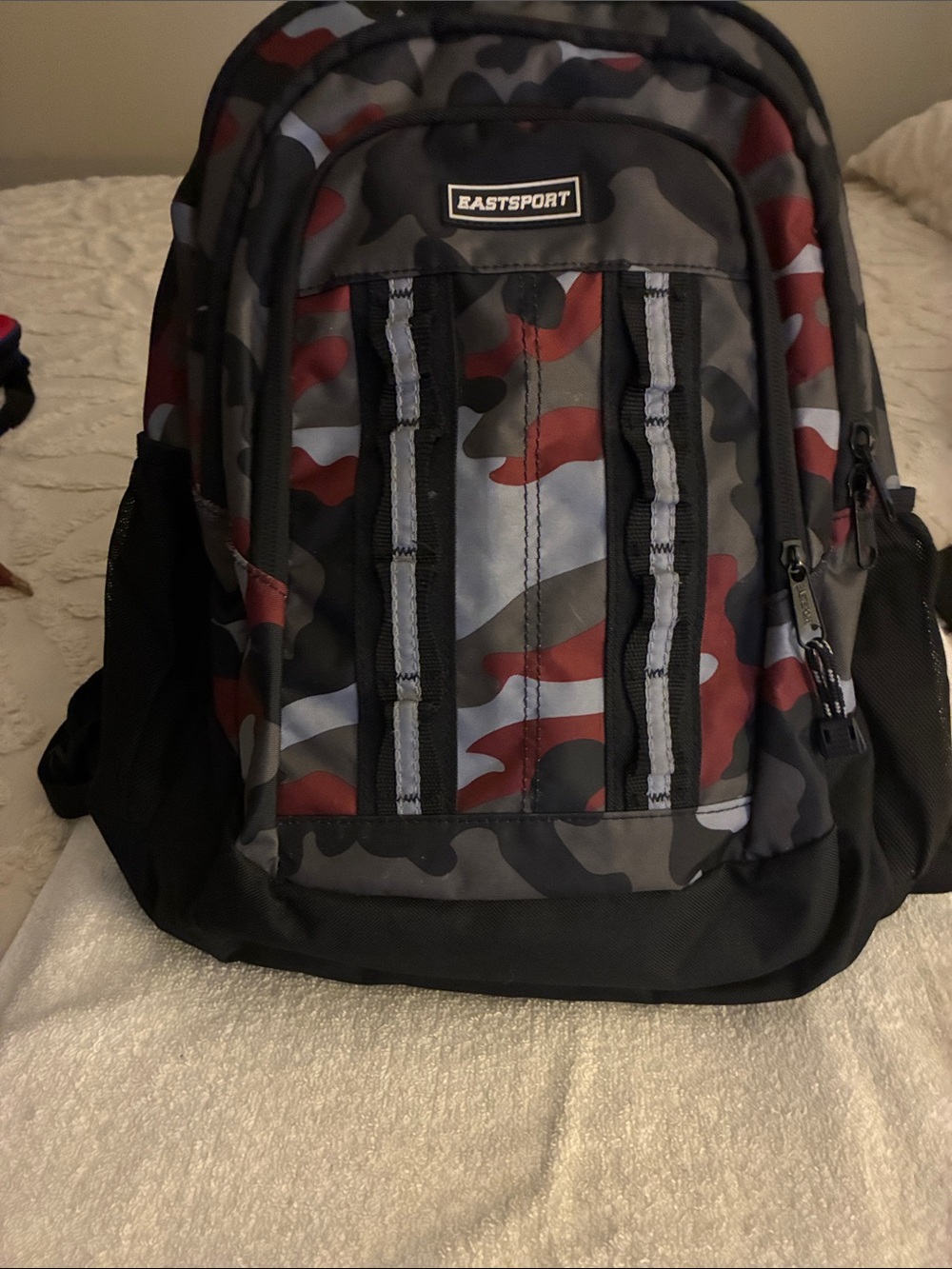 Eastsport Unisex Camo Laptop/Backpack Pinnacle Sport 19 inch Black, red & grey